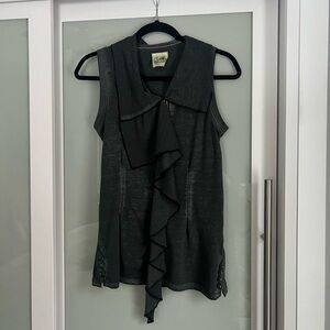 Closet Romaric Women’s Ruffled Sleeveless Zip-up Tank Top